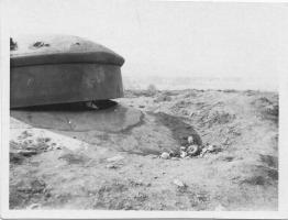 Ligne Maginot - LA FERTE - (Ouvrage d'infanterie) - Bloc 2
La tourelle déchaussée.
Noter les projections de matériels à l'extérieur.