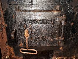 Ligne Maginot - LAVOIR - (Ouvrage d'artillerie) - La cuisine
Trappe de foyer du percolateur Moyse & verne