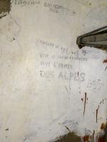 Ligne Maginot - LAVOIR - (Ouvrage d'artillerie) - Bloc 4
Etage inférieur
Graffiti dans la chambre de troupe