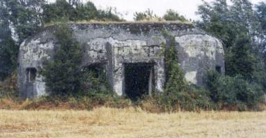 Ligne Maginot - B554 - CIMETIERE DE SAINT-WAAST - (Blockhaus pour canon) - 