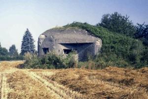 Ligne Maginot - B554 - CIMETIERE DE SAINT-WAAST - (Blockhaus pour canon) - Créneau Sud Est