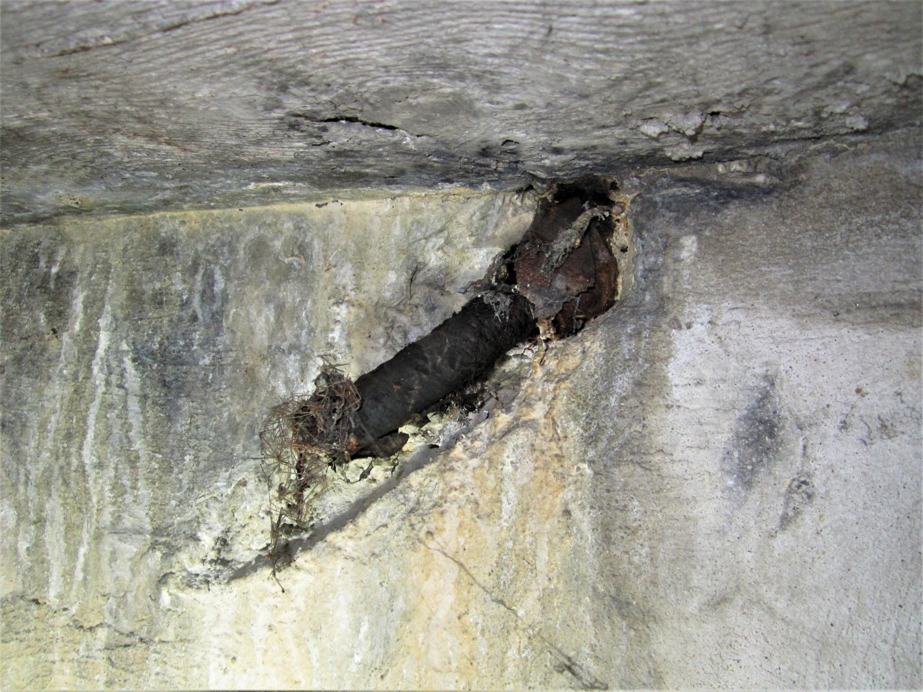 Ligne Maginot - BASSIN DE L'INDUSTRIE - (Casemate d'infanterie - double) - Galerie d'accès
Arrivée de câble téléphonique