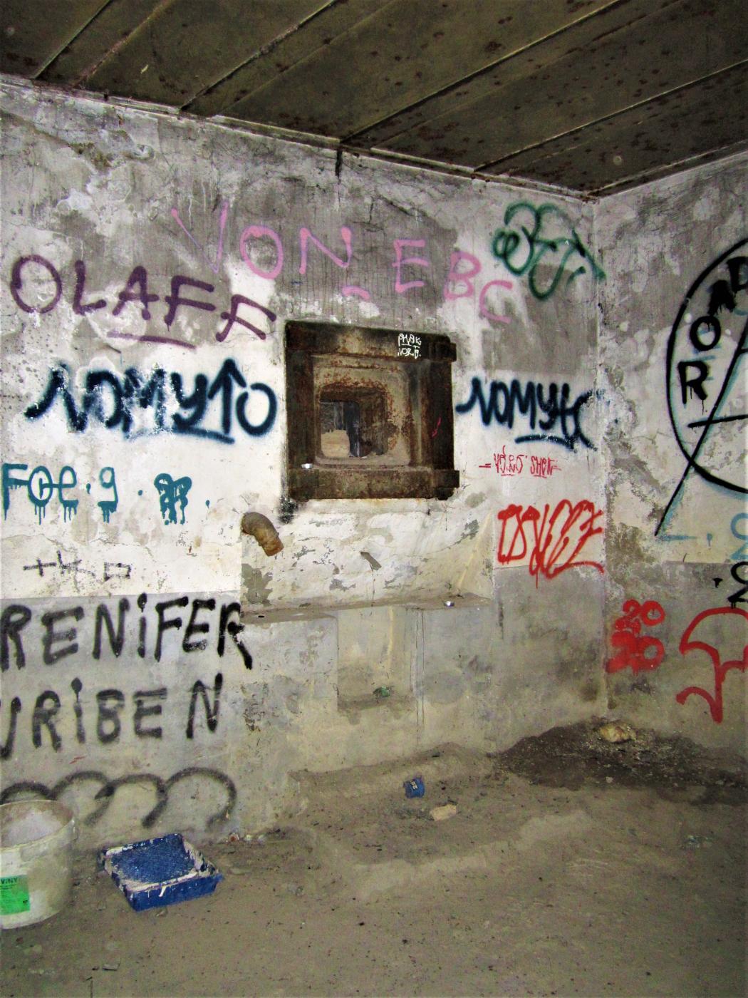Ligne Maginot - BASSIN DE L'INDUSTRIE - (Casemate d'infanterie - double) - Chambre de tir Nord
Créneau JM