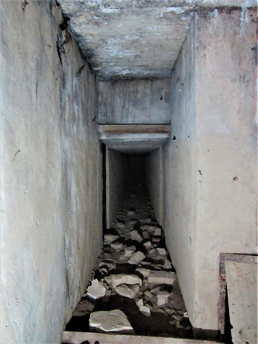 Ligne Maginot - SPORENINSEL - (Casemate d'infanterie - double) - Extrémité de la galerie d'accès
A droite les niches à mines et grenades