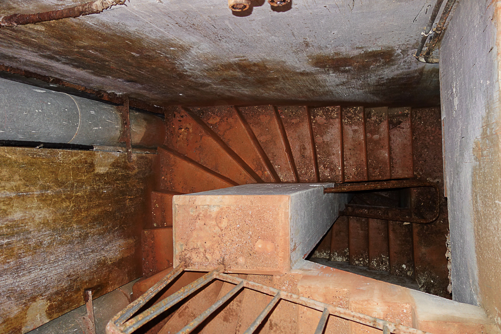 Ligne Maginot - LAVOIR - (Ouvrage d'artillerie) - Bloc 1
Escalier entre les étages