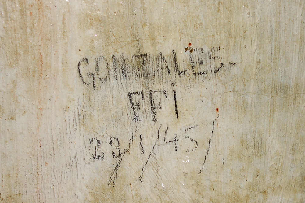 Ligne Maginot - LAVOIR - (Ouvrage d'artillerie) - Bloc 2
Etage inférieur
Graffiti d'un FFI dans le PC 