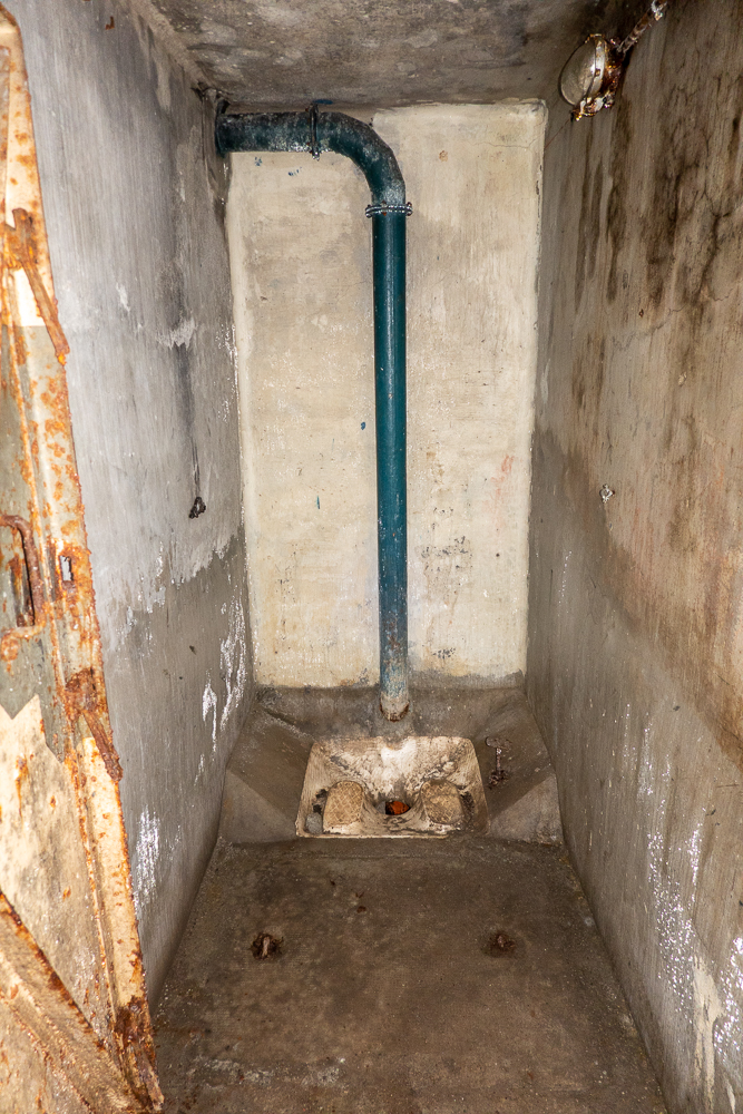 Ligne Maginot - SAINT OURS HAUT (SOH) - (Ouvrage d'artillerie) - Bloc 1
Etage inférieur. 
Latrines