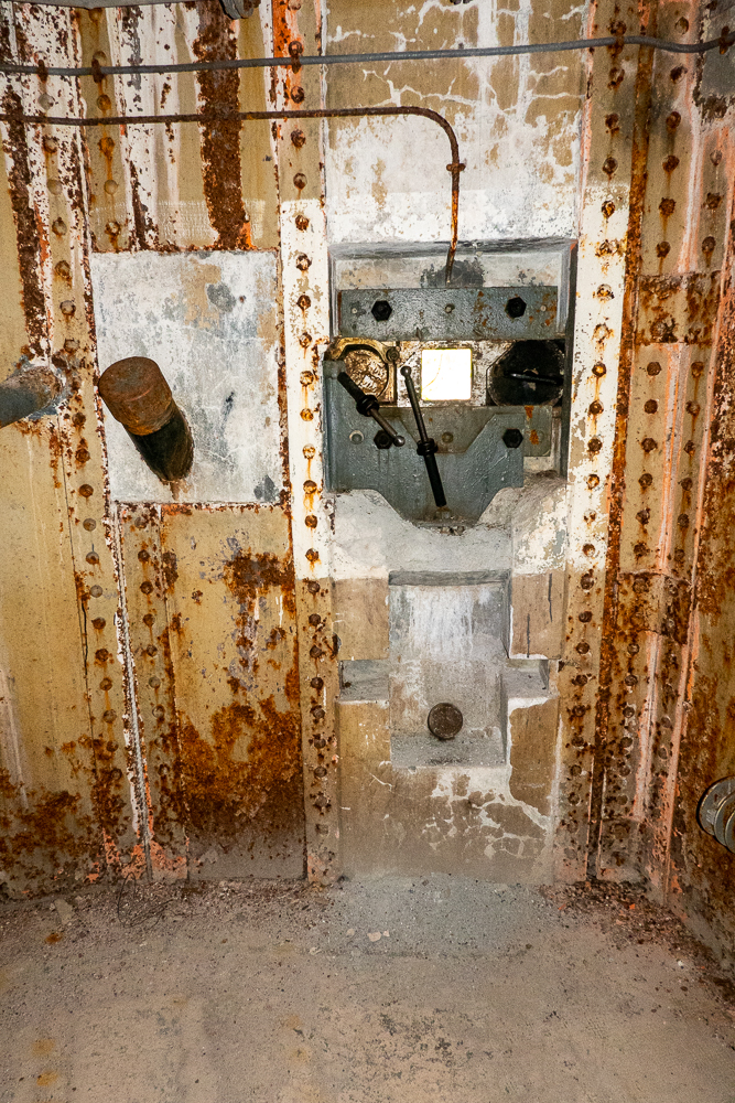 Ligne Maginot - SAINT OURS HAUT (SOH) - (Ouvrage d'artillerie) - Bloc 5
Etage supérieur
Créneau FM couvrant la chambre de tir JM simple
