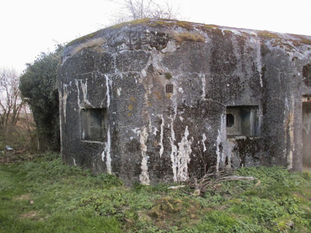 Ligne Maginot - B488 - CIMETIÈRE DE CURGIES - (Blockhaus pour canon) - 
