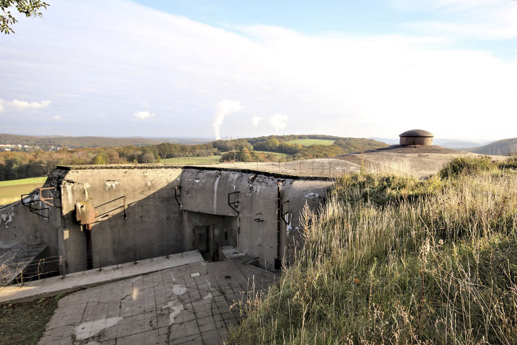 Ligne Maginot - EINSELING - A36 - (Ouvrage d'infanterie) - Vue sur l'entrée et la tourelle mitrailleuse