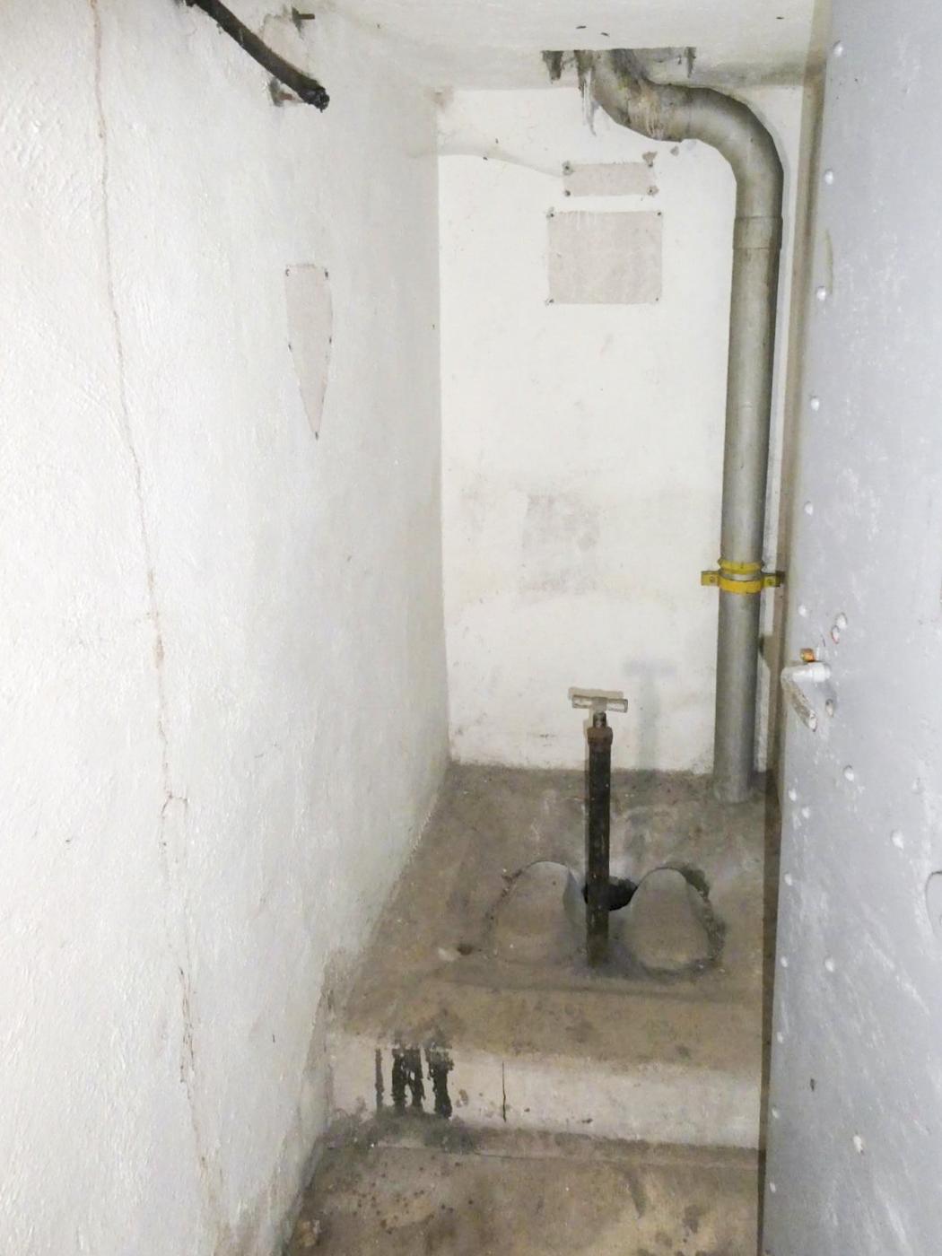 Ligne Maginot - FLAUT - (Ouvrage d'artillerie) - Bloc 1
WC