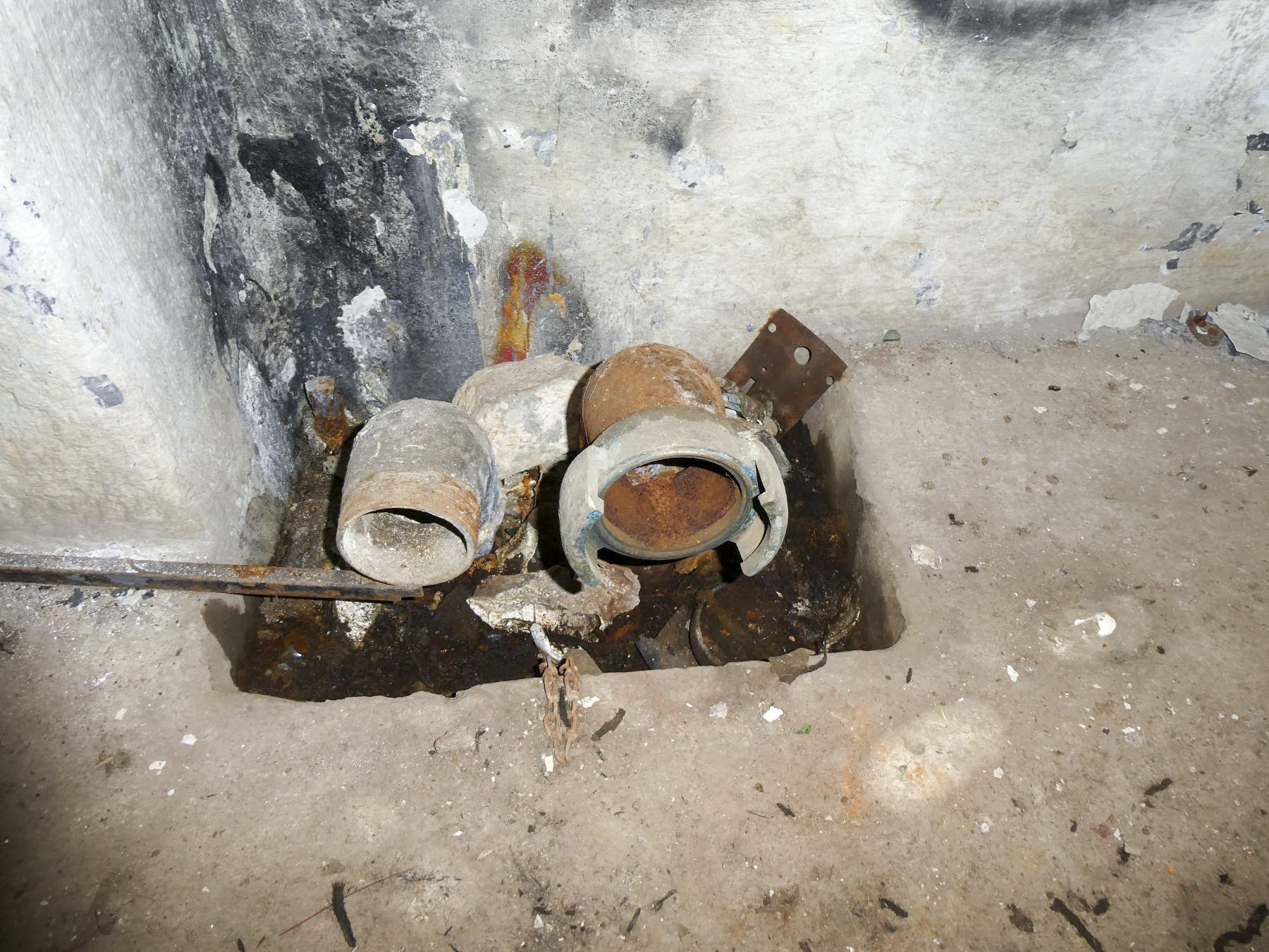 Ligne Maginot - FLAUT - (Ouvrage d'artillerie) - Bloc 1
Vannes de remplissage fuel