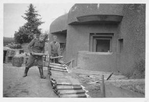 Ligne Maginot - A93 - CHYBERCHAMP - (Casemate d'artillerie) - Les allemands vident la casemate