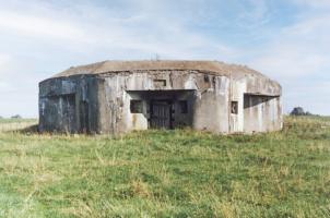 Ligne Maginot - B618 - FERME DES SARTS - (Blockhaus pour canon) - Façade arrière, entrée et créneaux FM