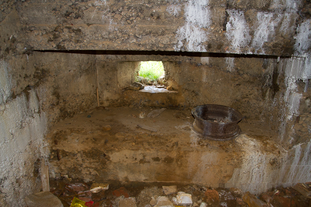 Ligne Maginot - CB344 - BREITENBAUM - (Blockhaus pour arme infanterie) - Vue intérieur du créneau latéral non terminé, sans trémie.