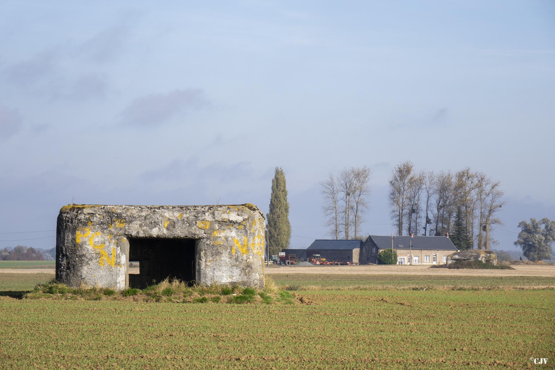 Ligne Maginot - B568 - LA CRASCOTTE EST - (Blockhaus pour arme infanterie) - A l’arrière plan le B564