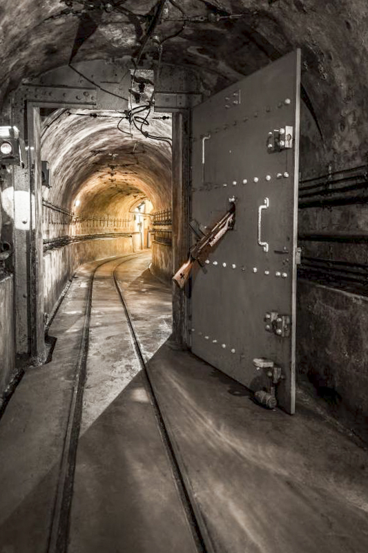 Ligne Maginot - MICHELSBERG - A22 - (Ouvrage d'artillerie) - Porte blindée en milieu de galerie armée d'un FM 24/29