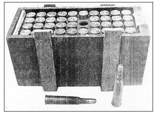 Encaissage et transport des cartouches de 25 mm Mle 1934