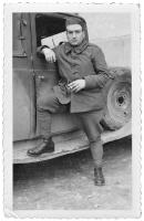 Ligne Maginot - 460° Regiment de Pionniers - Un des hommes du régiment devrant une camionnette