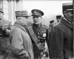Ligne Maginot - British Expeditionnary Force - Le Général Georges et le Général Lord Gort VC lors de la remise de la grand croix de la légion d'honneur à ce dernier à Arras