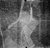 Ligne Maginot - ERROUVILLE - (Dépôt de Munitions) - Stand de tir (en haut) et dépôt de Munitions (en bas).
Vue aérienne - Mission 60 Altitude 2000 - 9 mars 1940 