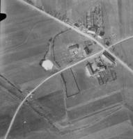 Ligne Maginot - 105 - (Barrage de Route) - Bréhain-la-Cour et Barrage de Route 105 (en bas à gauche)

Vue aérienne - Mission 60 Altitude 2000 - 9 mars 1940 