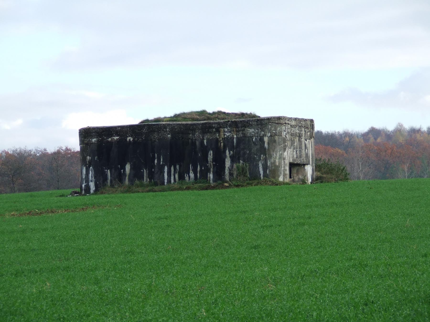 Ligne Maginot - M71B - (Blockhaus pour arme infanterie) - La façade frontale sans remblai en terre.