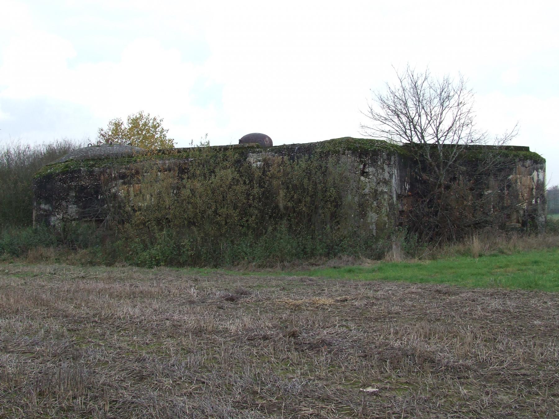 Ligne Maginot - MC07 - STG R - (Casemate d'infanterie - double) - La façade de tir vers la gauche.