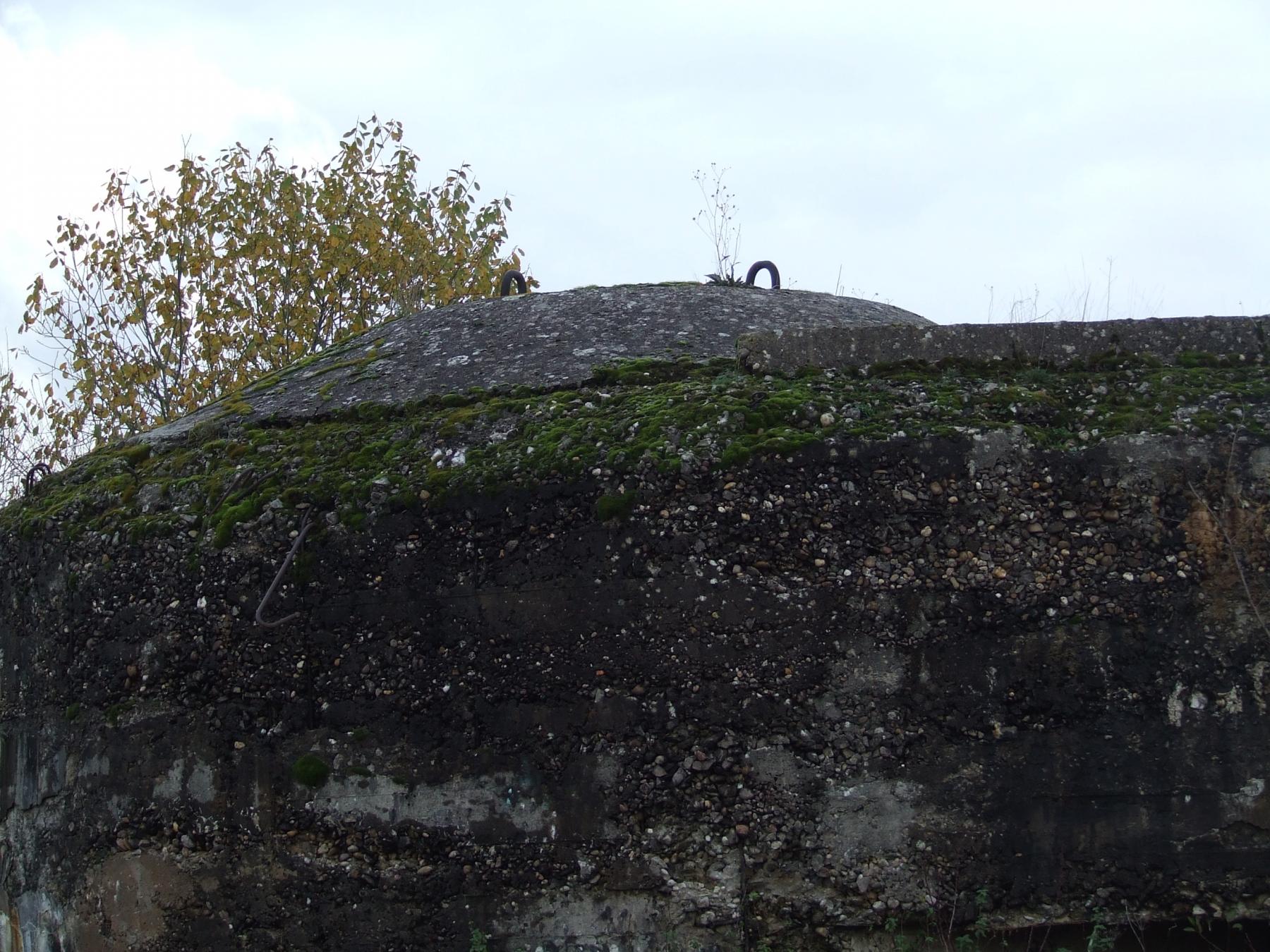 Ligne Maginot - MC07 - STG R - (Casemate d'infanterie - double) - Le bouchon en béton du puits de la cloche AM non installée.