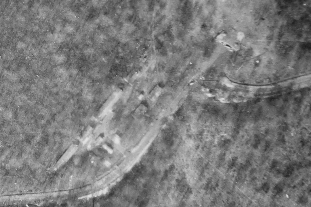 Ligne Maginot - Casernement et Entrée des Munitions - Casernement léger et Entrée des Munitions

Vue aérienne - Mission 60 Altitude 2000 - 9 mars 1940 