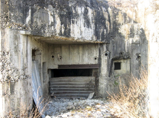Ligne Maginot - C22 - (Casemate d'infanterie - double) - L'entrée du matériel