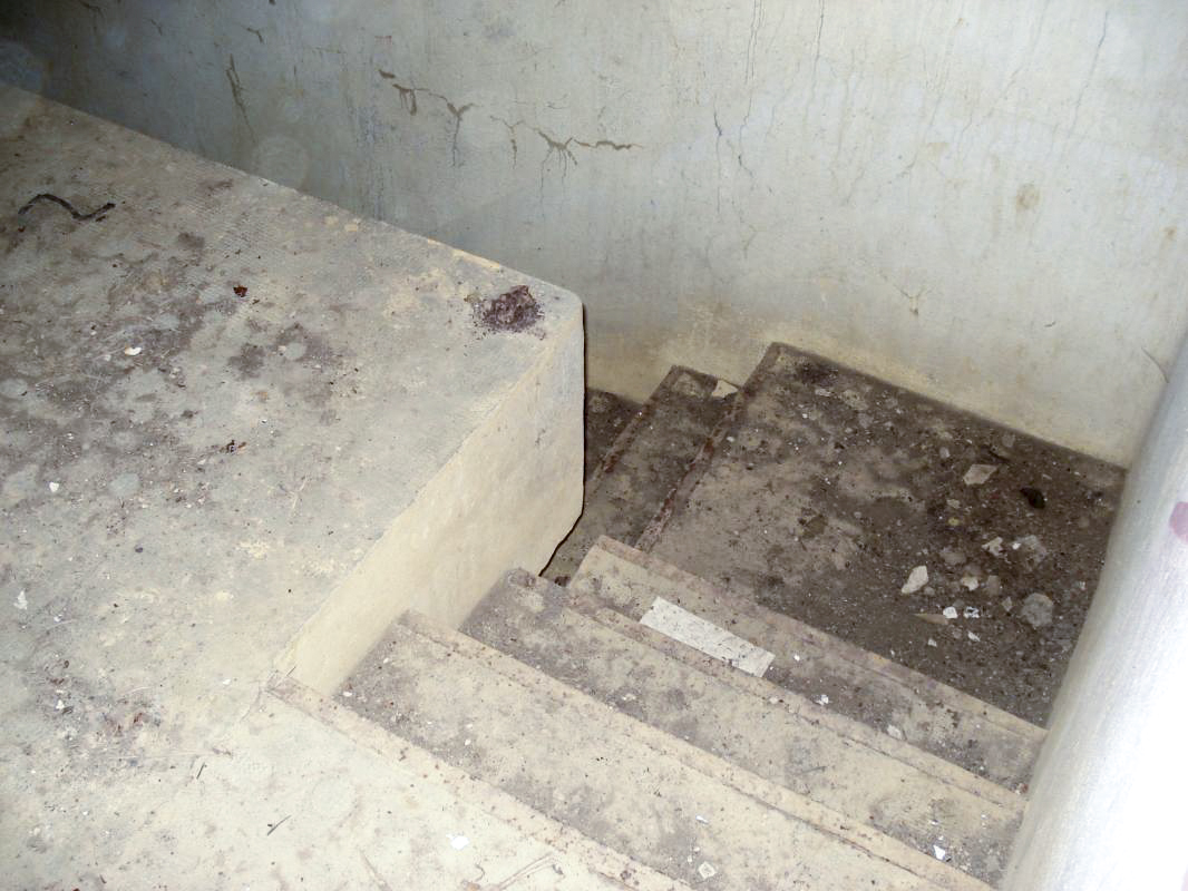 Ligne Maginot - GUERLETTE - (Casemate d'infanterie - double) - L'escalier vers le sous-sol