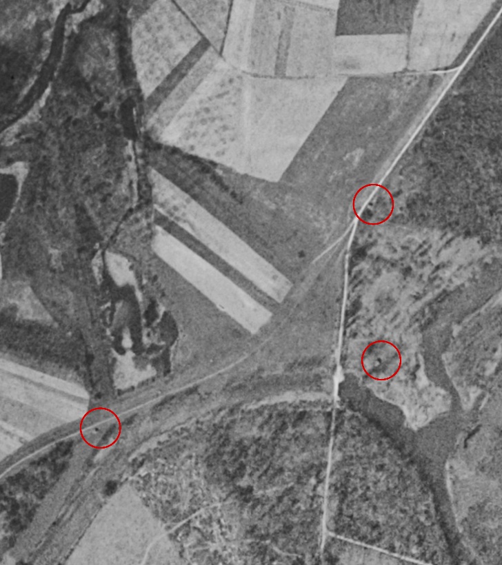 Ligne Maginot - ROHRKOPF EST - (Blockhaus pour arme infanterie) - Le blockhaus est situé au centre droit, à côté du bras mort du Rhin