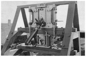 Ligne Maginot - Mortier de 50 - Support de casemate - Montage des prototypes de supports de casemate (haut) et cloche type A (bas) lors des essais réalisés