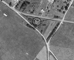 Ligne Maginot - 109 - PETIT REMILLY - (Blockhaus pour canon) - Remarquer l'angle important que fait l'axe des deux chambres de tir, lié à la configuration de l'endroit.