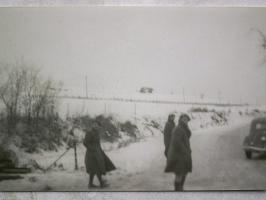 Ligne Maginot - 109 - PETIT REMILLY - (Blockhaus pour canon) - Des personnels du 147° RIF sur la route à proximité du blockhaus en construction