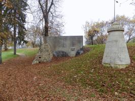 Ligne Maginot - 307 - PLACE DE LA GARE - (Blockhaus pour arme infanterie) - Vue de la gare, avec la 'Vielle Dame'