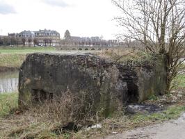 Ligne Maginot - RUE DES ECOLES - (Blockhaus pour arme infanterie) - Canal, vers le pont du prairie