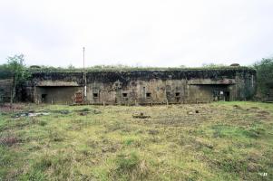 Ligne Maginot - HETTANGE GRANDE - X8 (QUARTIER ROUSSY - III/168°RIF) - (Abri) - Vue de la façade de l'abri
