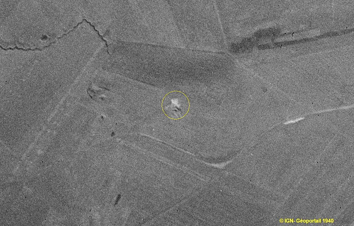 Ligne Maginot - I - LA WAGLIERE - (Blockhaus pour canon) - Bloc visible sur cette photo de Mars 1940. Noter le réseau de tranché au nord-ouest, à flanc de côté