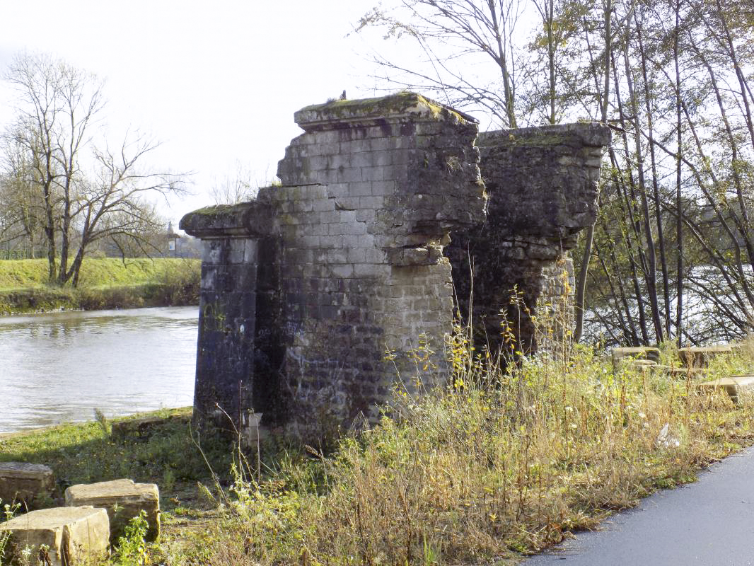 Ligne Maginot - 21LM(VF) - (DMP - Dispositif de Mine Permanent) - Vestiges du pont rail détruit en 1940