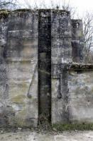 Ligne Maginot - HERBITZHEIM BARRAGE - (Inondation défensive) - Vue rapprochée d'une coulisse
Noter les tourillons permettant la manoeuvre des éléments à empiler dans le pertuis