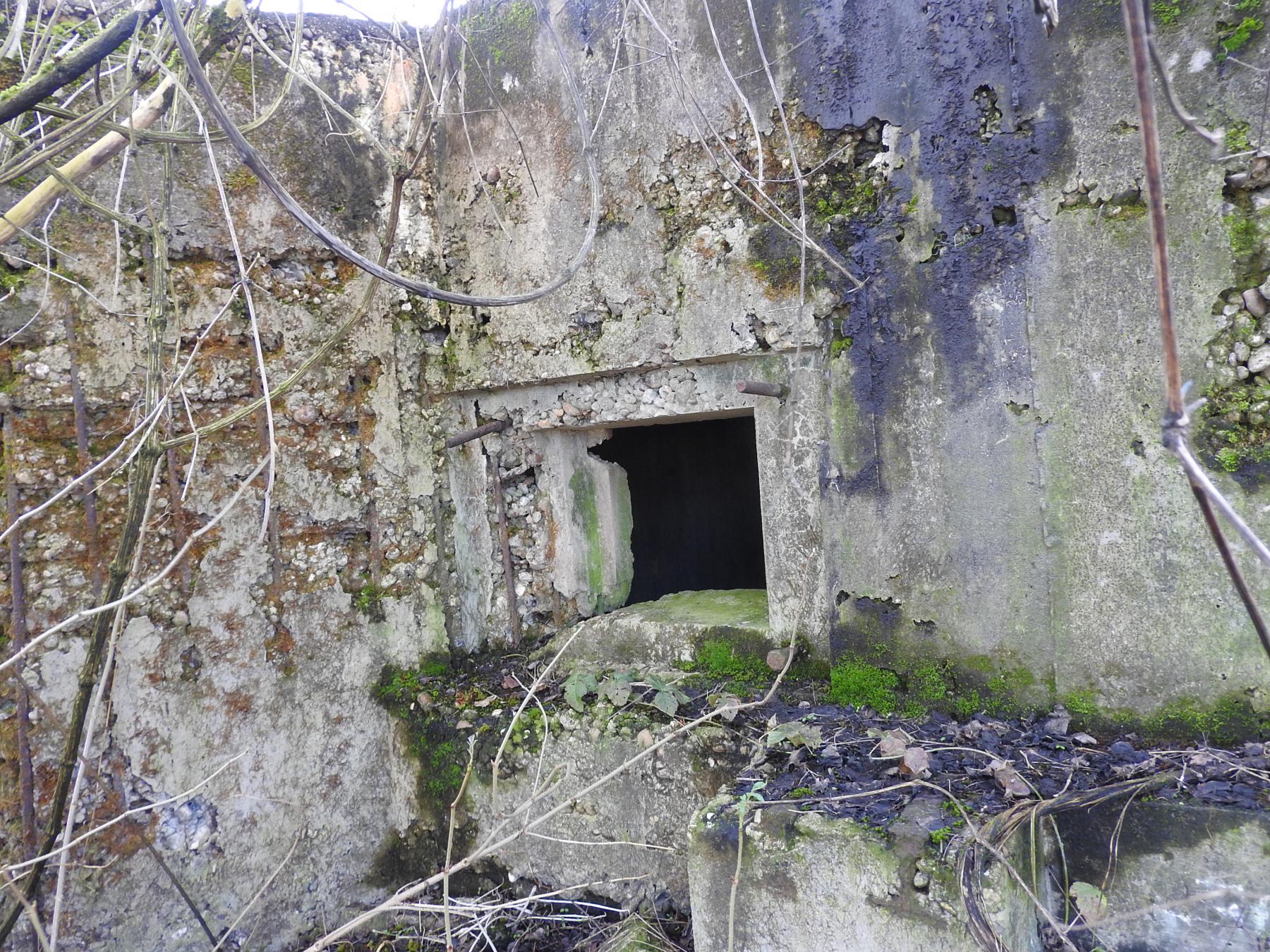 Ligne Maginot - KLEIBORN SUD - (Blockhaus pour arme infanterie) - L'embrasure de tir.