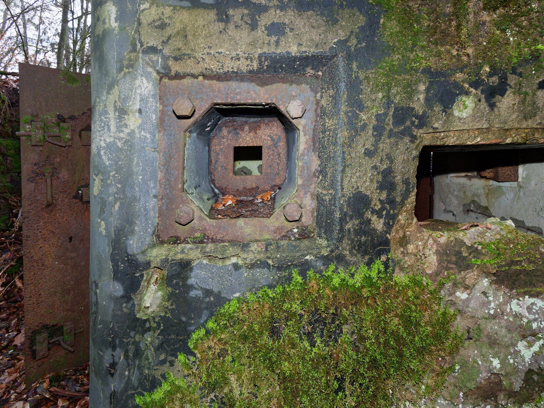 Ligne Maginot - NEUWEIHER 1 - (Blockhaus pour canon) - Créneau pour FM de défense de l'entrée