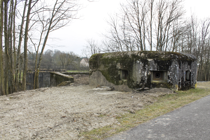 Ligne Maginot - BARRAGE 4 - (Blockhaus pour arme infanterie) - Façade de tir Est
