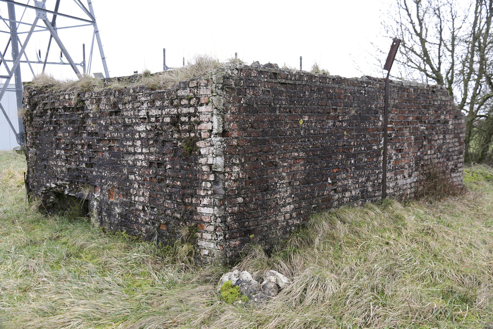 Ligne Maginot - CITE SOLVAY 3 - (Blockhaus pour arme infanterie) - Bloc à 2 embrasures, camouflé, probablement en grange.