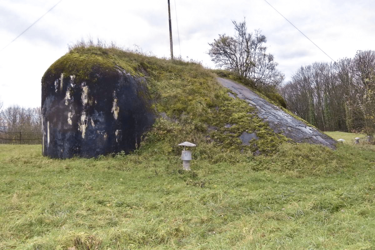 Ligne Maginot - GUENTRANGE (FESTE DE) - (Ouvrage d'artillerie) - Sortie supérieure de la caserne centrale. Vue arrière du massif bétonné.