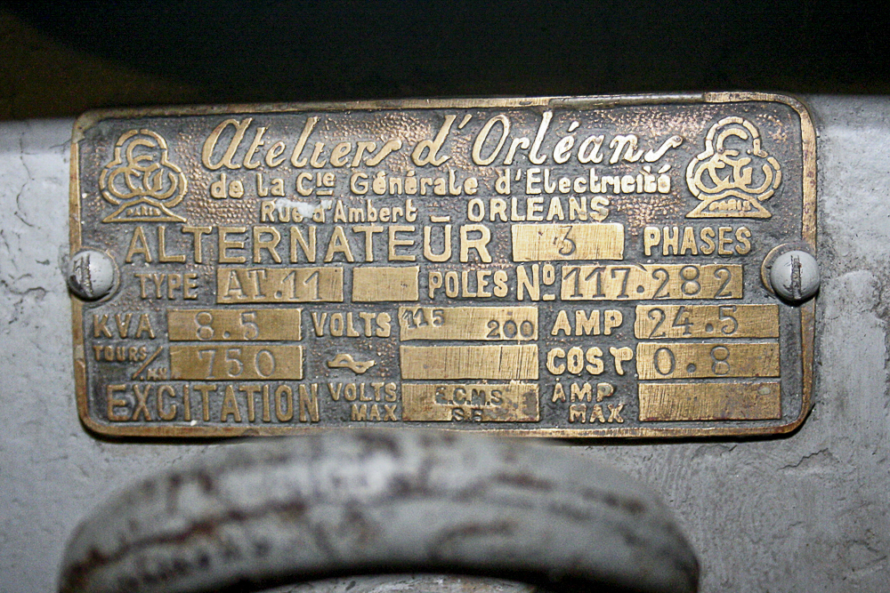 Ligne Maginot - BICHEL SUD - X19 - (Abri) - Plaque constructeur Ateliers d'Orléans d'alternateur type AT.11