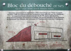 Ligne Maginot - A5 - LE DEBOUCHE - (Blockhaus pour canon) - Plaque explicative apposée à proximité du blockhaus.