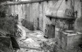 Ligne Maginot - CERISIERS - (Ouvrage d'artillerie) - Façade arrière de la batterie. Vue prise durant l'occupation.